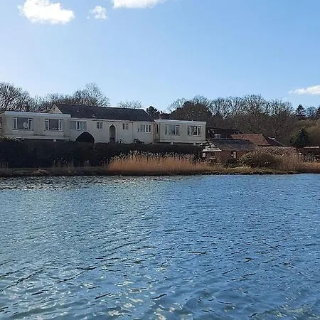 Brooklands Farm Hamble River Apartment With River Frontage And Garden Southampton Exterior photo